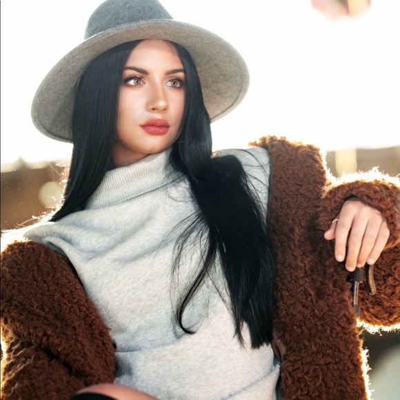 Meet Your Posher! - Picture 6 of 8